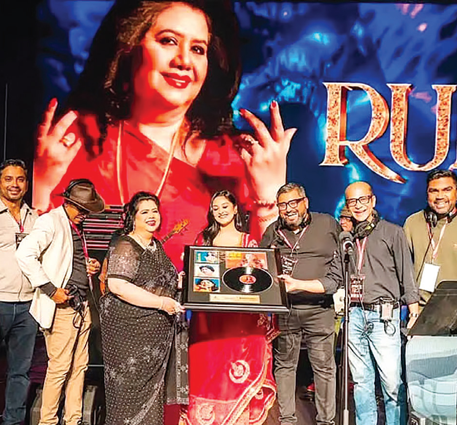 এক যুগ পর সিডনির মঞ্চে আলো ছড়ালেন রুনা লায়লা এক যুগ পর সিডনির মঞ্চে আলো ছড়ালেন রুনা লায়লা