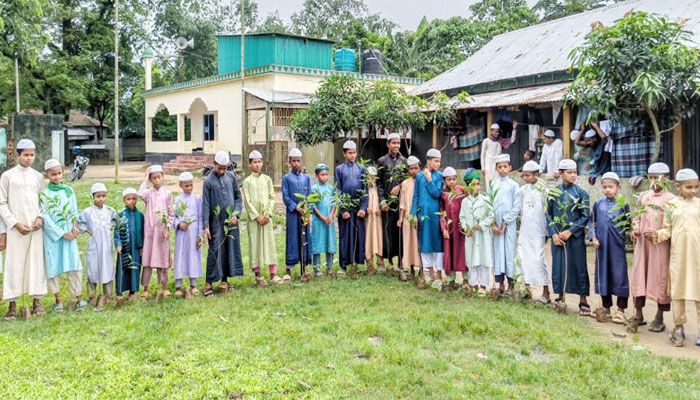 পরিবেশ রক্ষায় দুর্গাপুর সাংবাদিক ফোরামের বৃক্ষরোপণ কর্মসূচি পরিবেশ রক্ষায় দুর্গাপুর সাংবাদিক ফোরামের বৃক্ষরোপণ কর্মসূচি