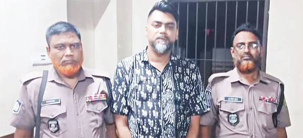 ওয়ারেন্টভুক্ত আসামি এমকে কর্পোরেশনের প্রোপ্রাইটর মারুফ হোসেন গ্রেপ্তার ওয়ারেন্টভুক্ত আসামি এমকে কর্পোরেশনের প্রোপ্রাইটর মারুফ হোসেন গ্রেপ্তার