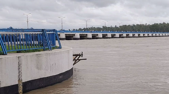 ভারী বৃষ্টি-উজানের ঢলে তিস্তার পানি বিপৎসীমার ১৩ সেন্টিমিটার ওপরে ভারী বৃষ্টি-উজানের ঢলে তিস্তার পানি বিপৎসীমার ১৩ সেন্টিমিটার ওপরে