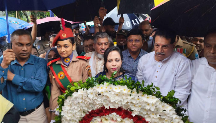 জুলাই স্মৃতিস্তম্ভে শ্রদ্ধা নিবেদনের মধ্য দিয়ে নরসিংদীতে দিবস পালন জুলাই স্মৃতিস্তম্ভে শ্রদ্ধা নিবেদনের মধ্য দিয়ে নরসিংদীতে দিবস পালন