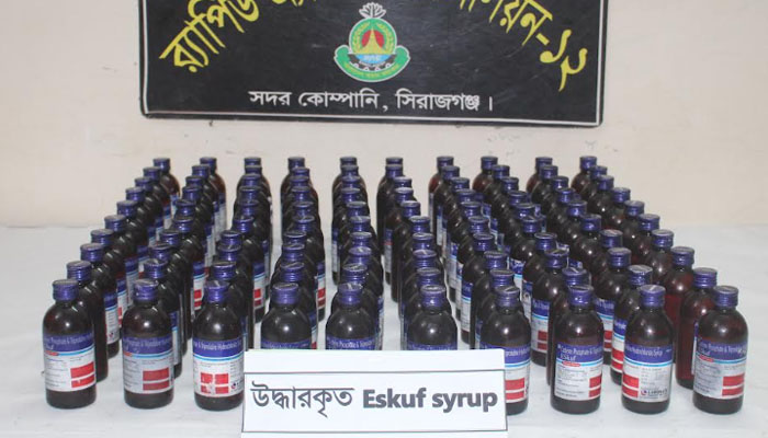 উল্লাপাড়ায় ১০৪ বোতল স্ক্যাফসহ নারী ব্যবসায়ী গ্রেফতার উল্লাপাড়ায় ১০৪ বোতল স্ক্যাফসহ নারী ব্যবসায়ী গ্রেফতার