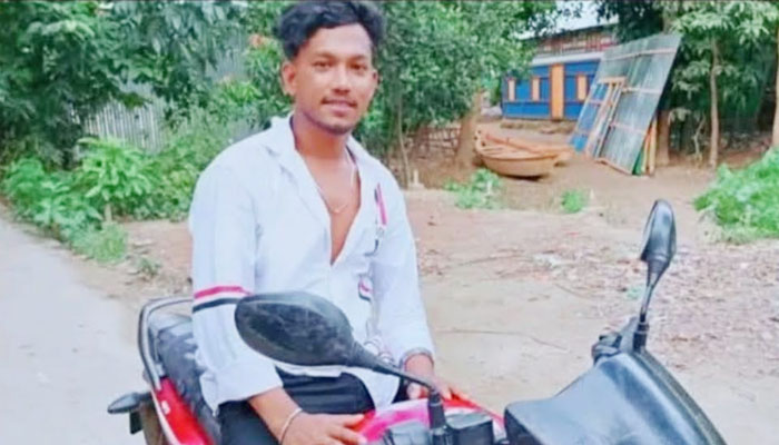 নরসিংদীর চরাঞ্চলে যুবককে গুলি করে হত্যা, এলাকায় উত্তেজনা নরসিংদীর চরাঞ্চলে যুবককে গুলি করে হত্যা, এলাকায় উত্তেজনা