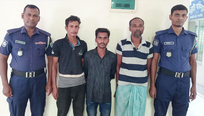 দেবহাটায় ইয়াবাসহ ২ জনসহ ৩ আসামি আটক, মামলা দায়ের দেবহাটায় ইয়াবাসহ ২ জনসহ ৩ আসামি আটক, মামলা দায়ের