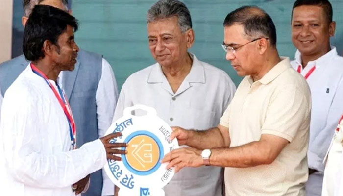 বন্যায় ক্ষতিগ্রস্তদের হাতে নতুন ঘরের চাবি তুলে দিলেন প্রধানমন্ত্রী বন্যায় ক্ষতিগ্রস্তদের হাতে নতুন ঘরের চাবি তুলে দিলেন প্রধানমন্ত্রী