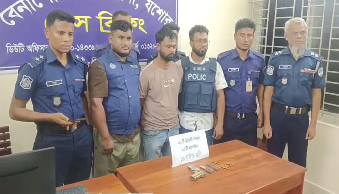 বেনাপোলে বিদেশি পিস্তল, ম্যাগাজিন ও গুলিসহ যুবক গ্রেপ্তার বেনাপোলে বিদেশি পিস্তল, ম্যাগাজিন ও গুলিসহ যুবক গ্রেপ্তার