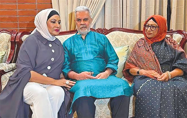 ইলিয়াস কাঞ্চনকে দেখতে গেলেন সুচন্দা-চম্পা ইলিয়াস কাঞ্চনকে দেখতে গেলেন সুচন্দা-চম্পা