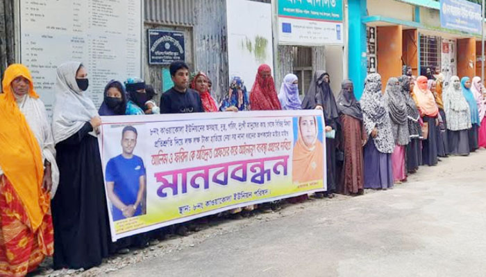 সিরাজগঞ্জে ভাতা কার্ডের নামে ১২ লাখ টাকা আদায়ের অভিযোগ সিরাজগঞ্জে ভাতা কার্ডের নামে ১২ লাখ টাকা আদায়ের অভিযোগ