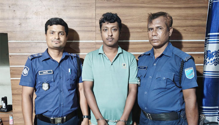 ফরিদপুরে হামলার মামলায় ২১ দিন পর পলাতক আসামি গ্রেপ্তার ফরিদপুরে হামলার মামলায় ২১ দিন পর পলাতক আসামি গ্রেপ্তার