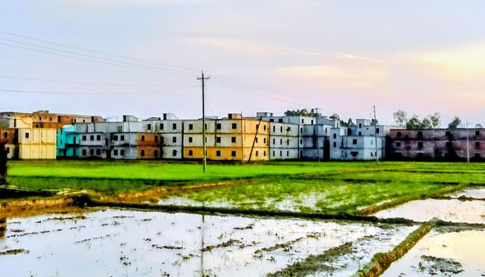 বড়পুকুরিয়া খনি সম্প্রসারণের আগে কৃষিজমিতে ভবন নির্মাণের হিড়িক বড়পুকুরিয়া খনি সম্প্রসারণের আগে কৃষিজমিতে ভবন নির্মাণের হিড়িক