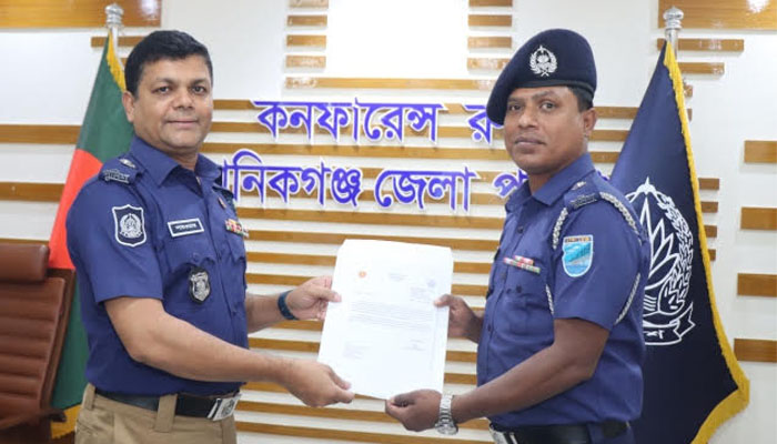 শ্রেষ্ঠ ওসির সম্মাননা পেলেন সাটুরিয়া থানার মোশারফ হোসেন শ্রেষ্ঠ ওসির সম্মাননা পেলেন সাটুরিয়া থানার মোশারফ হোসেন