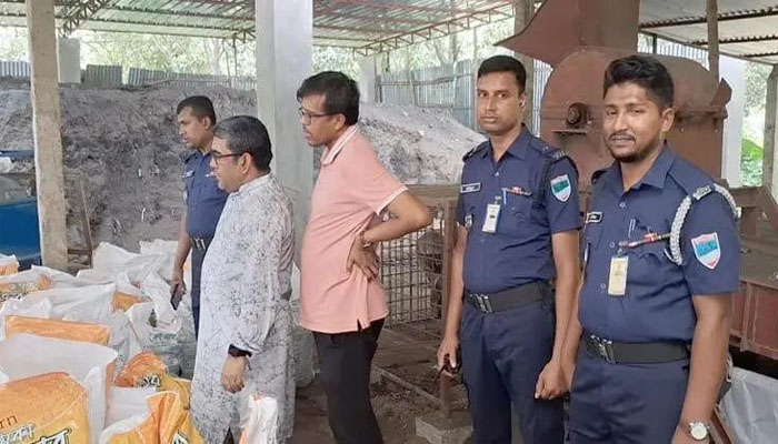 চুয়াডাঙ্গায় জৈব সার বাজারজাত, ৫০ হাজার টাকা জরিমানা চুয়াডাঙ্গায় জৈব সার বাজারজাত, ৫০ হাজার টাকা জরিমানা