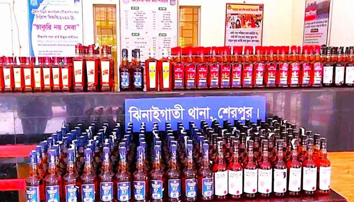 শেরপুর সীমান্তে পরিত্যক্ত ৬০০ বোতল ভারতীয় মদ উদ্ধার শেরপুর সীমান্তে পরিত্যক্ত ৬০০ বোতল ভারতীয় মদ উদ্ধার