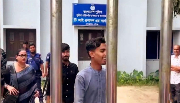 আটকের ২১ ঘণ্টা পর মুচলেকায় মুক্তি পেলেন মাহদী হাসান আটকের ২১ ঘণ্টা পর মুচলেকায় মুক্তি পেলেন মাহদী হাসান