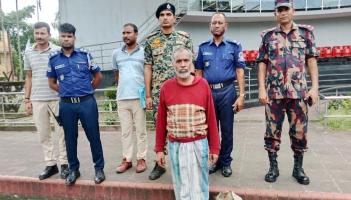 বিএসএফের হাতে আটক বাংলাদেশি ৪ বছর পর দেশে ফিরলেন বিএসএফের হাতে আটক বাংলাদেশি ৪ বছর পর দেশে ফিরলেন