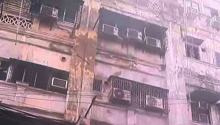কলকাতায় হোটেলে আগুন লেগে ৯ বাংলাদেশির মৃত্যু কলকাতায় হোটেলে আগুন লেগে ৯ বাংলাদেশির মৃত্যু
