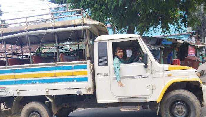 রাঙামাটিতে পণ্যবাহী গাড়িতে যাত্রী পরিবহন বন্ধের দাবি রাঙামাটিতে পণ্যবাহী গাড়িতে যাত্রী পরিবহন বন্ধের দাবি