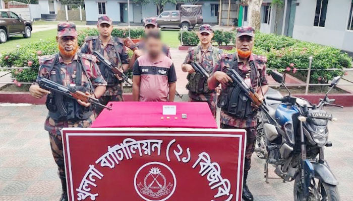 বেনাপোল পুটখালী সীমান্তে ৩টি স্বর্ণের বারসহ পাচারকারী আটক বেনাপোল পুটখালী সীমান্তে ৩টি স্বর্ণের বারসহ পাচারকারী আটক
