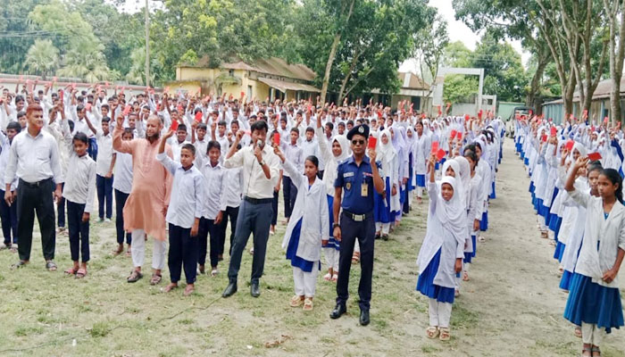 মাদক ও স্মার্টফোন আসক্তিকে শিক্ষার্থীদের লাল কার্ড মাদক ও স্মার্টফোন আসক্তিকে শিক্ষার্থীদের লাল কার্ড