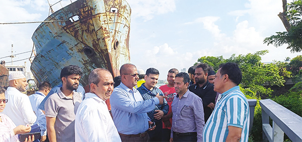 ডকইয়ার্ড পরিদর্শনে বিআইডব্লিউটিসি চেয়ারম্যান ডকইয়ার্ড পরিদর্শনে বিআইডব্লিউটিসি চেয়ারম্যান