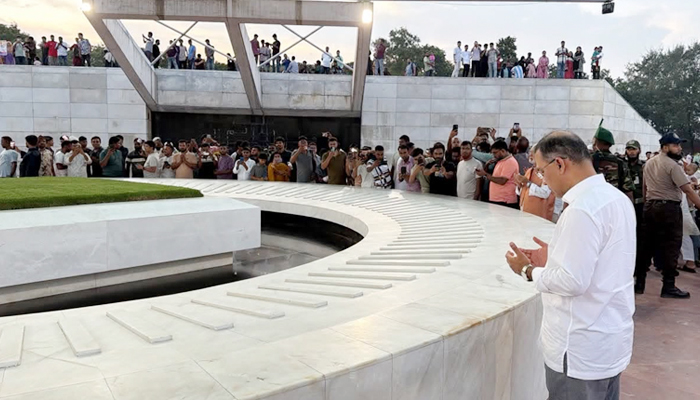 রাষ্ট্রপতি নির্বাচন শেষে বাবা ও মায়ের কবর জিয়ারত করলেন প্রধানমন্ত্রী রাষ্ট্রপতি নির্বাচন শেষে বাবা ও মায়ের কবর জিয়ারত করলেন প্রধানমন্ত্রী