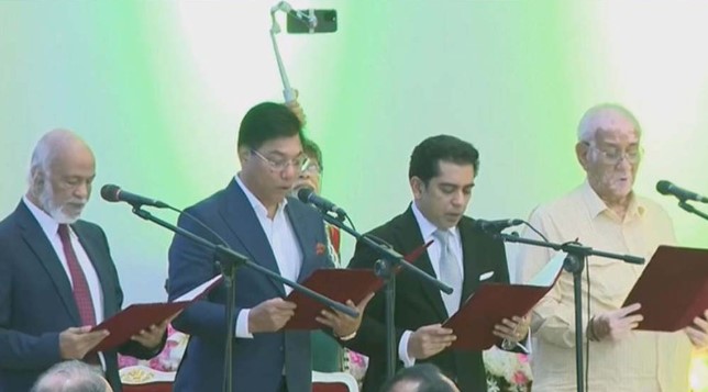 নতুন ৪ মন্ত্রী, ২ প্রতিমন্ত্রীর শপথ নতুন ৪ মন্ত্রী, ২ প্রতিমন্ত্রীর শপথ