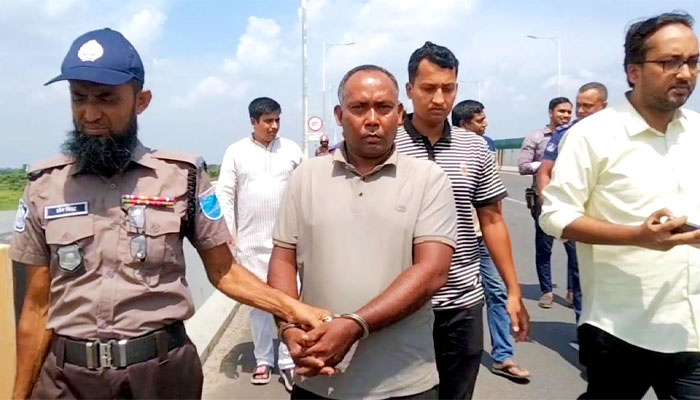 শিবচরে নারী ও শিশুকে হত্যার অভিযোগ, প্রধান আসামি গ্রেফতার শিবচরে নারী ও শিশুকে হত্যার অভিযোগ, প্রধান আসামি গ্রেফতার