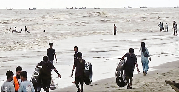 সাগর কিছুটা শান্ত সাগর কিছুটা শান্ত