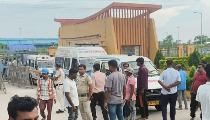 কলকাতার অগ্নিকাণ্ডে নিহত ৫ বাংলাদেশির মরদেহ পেট্রাপোলে কলকাতার অগ্নিকাণ্ডে নিহত ৫ বাংলাদেশির মরদেহ পেট্রাপোলে