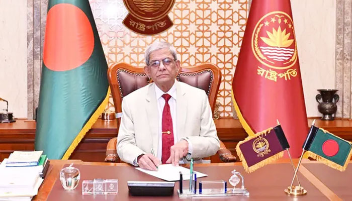 বঙ্গভবনে দাপ্তরিক কার্যক্রম শুরু করলেন রাষ্ট্রপতি মির্জা ফখরুল বঙ্গভবনে দাপ্তরিক কার্যক্রম শুরু করলেন রাষ্ট্রপতি মির্জা ফখরুল