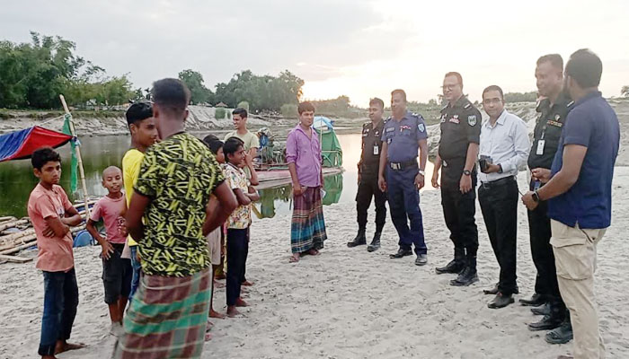 জলঢাকায় অবৈধ বালু উত্তোলন, জরিমানা ১ লাখ টাকা জলঢাকায় অবৈধ বালু উত্তোলন, জরিমানা ১ লাখ টাকা