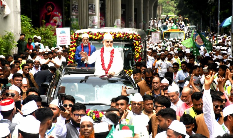 ঈদে মিলাদুন্নবী উপলক্ষে রাজধানীতে লাখো মানুষের জশনে জুলুস ঈদে মিলাদুন্নবী উপলক্ষে রাজধানীতে লাখো মানুষের জশনে জুলুস