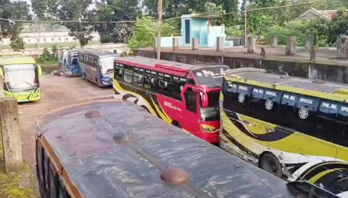 চুয়াডাঙ্গায় প্রশাসনের আশ্বাসে বাস ধর্মঘট প্রত্যাহার চুয়াডাঙ্গায় প্রশাসনের আশ্বাসে বাস ধর্মঘট প্রত্যাহার