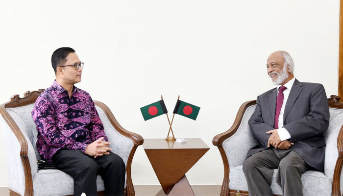 বাংলাদেশ-মালয়েশিয়া সম্পর্ক নতুন উচ্চতায় নিতে চায় সরকার: এলজিআরডি মন্ত্রী বাংলাদেশ-মালয়েশিয়া সম্পর্ক নতুন উচ্চতায় নিতে চায় সরকার: এলজিআরডি মন্ত্রী