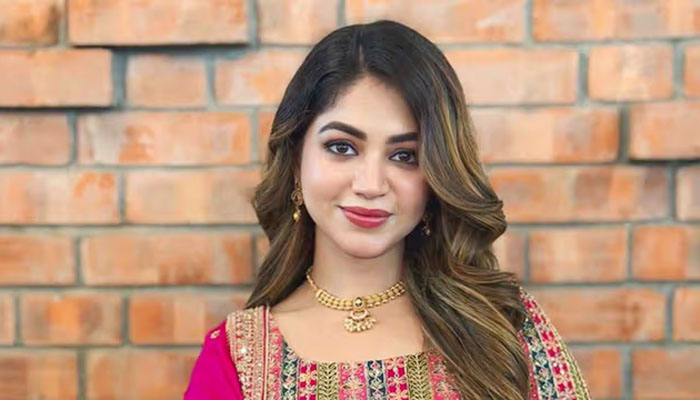 নারী শিল্পীদের প্রতি কুরুচিপূর্ণ আচরণে অভিনেত্রী উর্বীর ক্ষোভ নারী শিল্পীদের প্রতি কুরুচিপূর্ণ আচরণে অভিনেত্রী উর্বীর ক্ষোভ