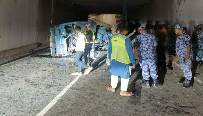 শাহজালালের টার্মিনালে দুর্ঘটনা, প্রাণ গেলো বিমানবাহিনীর ৩ সদস্যের শাহজালালের টার্মিনালে দুর্ঘটনা, প্রাণ গেলো বিমানবাহিনীর ৩ সদস্যের