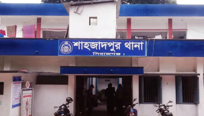 সিরাজগঞ্জে ট্রাকচাপায় ব্যবসায়ী নিহত, আহত ৩ সিরাজগঞ্জে ট্রাকচাপায় ব্যবসায়ী নিহত, আহত ৩