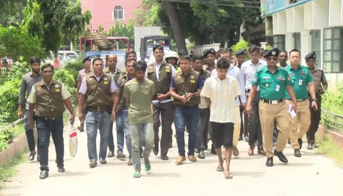 রংপুরে ৪ খুনের ঘটনায় মুগ্ধ-সিদ্ধার্থকে জেলগেটে জিজ্ঞাসাবাদ রংপুরে ৪ খুনের ঘটনায় মুগ্ধ-সিদ্ধার্থকে জেলগেটে জিজ্ঞাসাবাদ