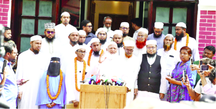 কোরআন প্রতিযোগিতায় বিজয়ী বাংলাদেশি হাফেজদের সংবর্ধনা কোরআন প্রতিযোগিতায় বিজয়ী বাংলাদেশি হাফেজদের সংবর্ধনা