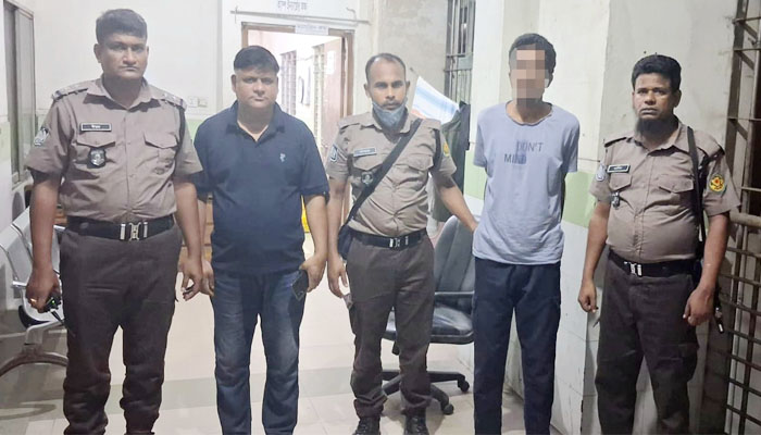 মুগদা হাসপাতালে ছিনতাই করতে গিয়ে আনসারের হাতে যুবক আটক মুগদা হাসপাতালে ছিনতাই করতে গিয়ে আনসারের হাতে যুবক আটক