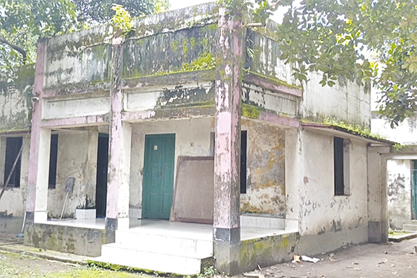ঘোড়াশাল ডাকবাংলো জরাজীর্ণ নতুন ভবন নির্মাণের দাবি ঘোড়াশাল ডাকবাংলো জরাজীর্ণ নতুন ভবন নির্মাণের দাবি