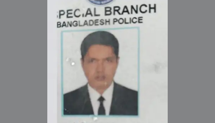 সাভারে পুলিশের এসবি ব্রাঞ্চের এসআইকে পিটিয়ে হত্যা সাভারে পুলিশের এসবি ব্রাঞ্চের এসআইকে পিটিয়ে হত্যা
