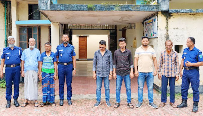 সিরাজগঞ্জে পুলিশের বিশেষ অভিযানে ৬ আসামি গ্রেপ্তার সিরাজগঞ্জে পুলিশের বিশেষ অভিযানে ৬ আসামি গ্রেপ্তার