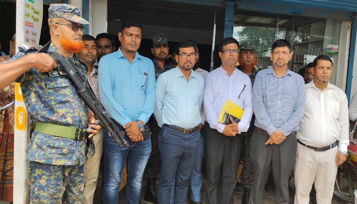 রংপুরে পাঁচ প্রতিষ্ঠানকে ৫০ হাজার টাকা জরিমানা রংপুরে পাঁচ প্রতিষ্ঠানকে ৫০ হাজার টাকা জরিমানা