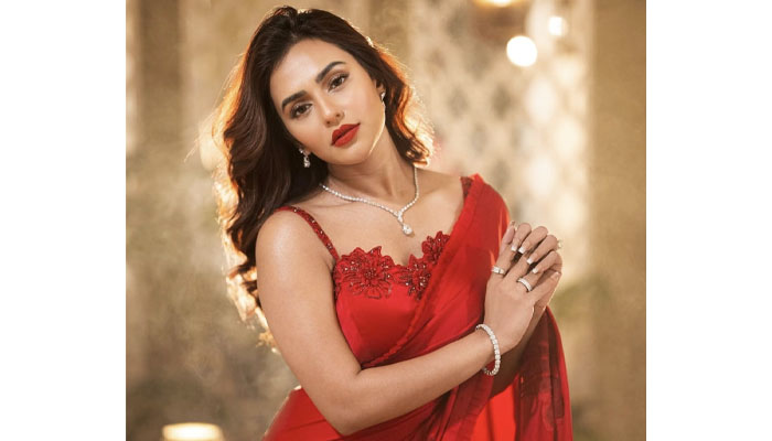 জন্মদিনে নিজেকে গিফট দেন নুসরাত ফারিয়া জন্মদিনে নিজেকে গিফট দেন নুসরাত ফারিয়া