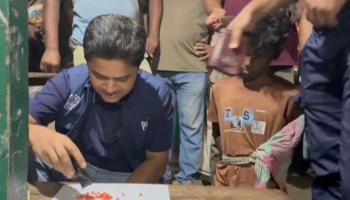 ভূরুঙ্গামারীতে বেনামে চিকিৎসা নিতে গিয়ে মাদক কারবারি গ্রেফতার ভূরুঙ্গামারীতে বেনামে চিকিৎসা নিতে গিয়ে মাদক কারবারি গ্রেফতার