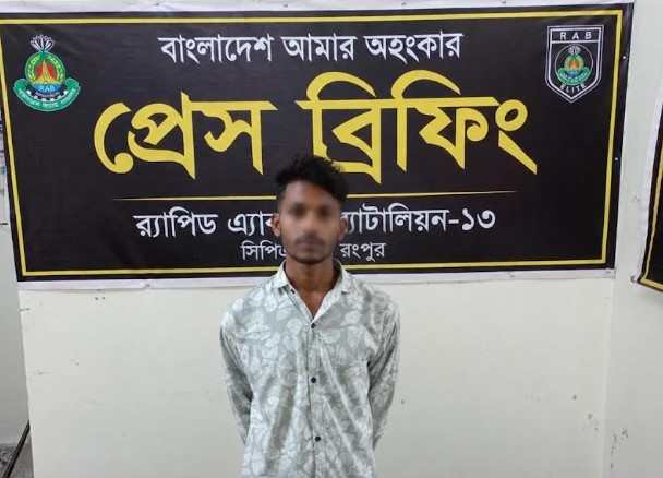 রংপুরে স্কুলছাত্রী ধর্ষণ মামলার প্রধান আসামিকে গ্রেফতার করেছে র্যাব রংপুরে স্কুলছাত্রী ধর্ষণ মামলার প্রধান আসামিকে গ্রেফতার করেছে র্যাব