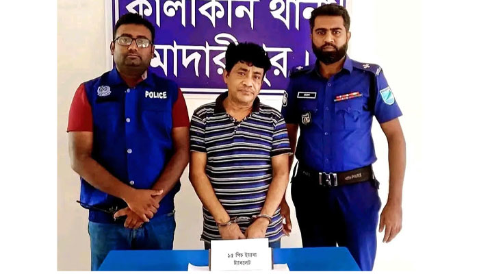 মাদারীপুরে ১৫ পিস ইয়াবাসহ সাবেক ইউপি সদস্য আটক মাদারীপুরে ১৫ পিস ইয়াবাসহ সাবেক ইউপি সদস্য আটক