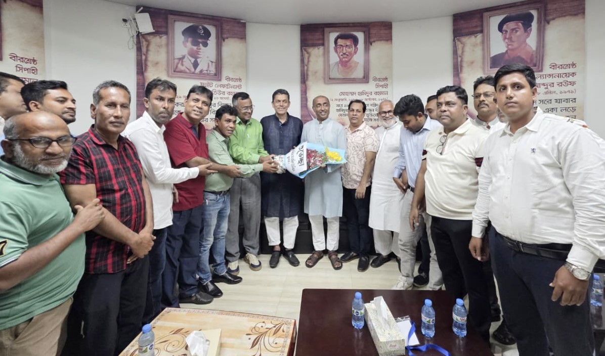 আইনমন্ত্রী ও হুইপসহ বিশিষ্টজনদের ফুলেল শুভেচ্ছা জানাল এমইউজের নবনির্বাচিত নেতৃবৃন্দ আইনমন্ত্রী ও হুইপসহ বিশিষ্টজনদের ফুলেল শুভেচ্ছা জানাল এমইউজের নবনির্বাচিত নেতৃবৃন্দ