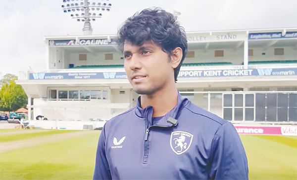 হাসানকে হারিয়ে হতাশ কেন্ট হাসানকে হারিয়ে হতাশ কেন্ট